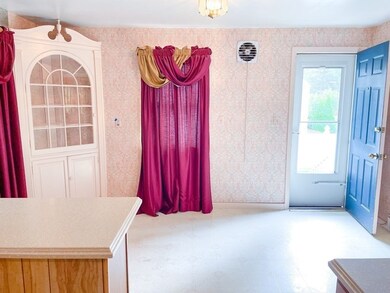 38 Malcolm Rd, Springfield, MA 01109 - photo 4