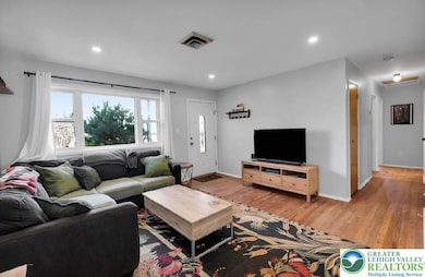 856 Poplar Rd, Hellertown, PA 18055 - photo 4