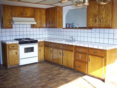 Large Family eat-in Kitchen