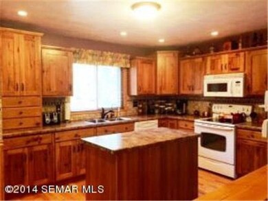 910 Spicer Rd, Albert Lea, MN 56007 - photo 3