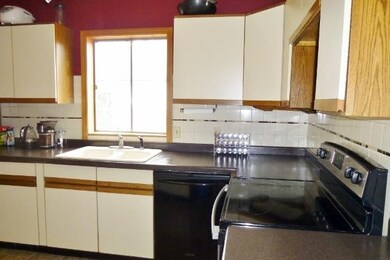 1721 Vahlen St, Madison, WI 53704 - photo 7