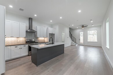 204 Marathon St unit B, Houston, TX 77018 - photo 2