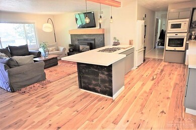 1582 NW Saginaw Ave, Bend, OR 97701 - photo 6