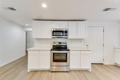 308 W Day St, Denison, TX 75020 - photo 6