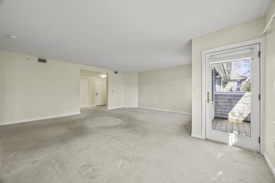 12-web-or-mls-912-main-st-209