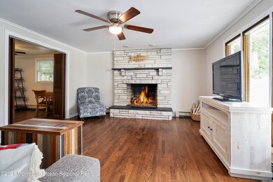 Family Rm w/ Gas FP