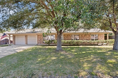 4206 Country Club Dr, Dickinson, TX 77539 - photo 2