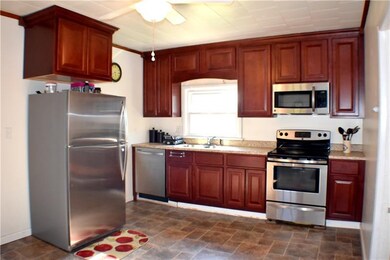 Updated, newer kitchen showing the included stainl