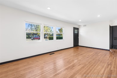 2408 S Oswego Ave, Tulsa, OK 74114 - photo 7