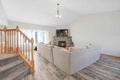 Web-Friendly-13878-Jasmine-Way-Rogers-MN-4