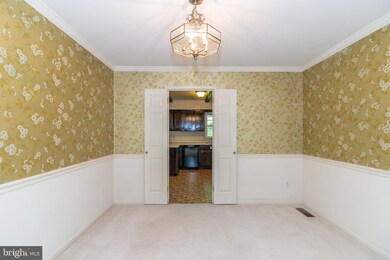 9527 Hunt Square Ct, Springfield, VA 22153 - photo 6