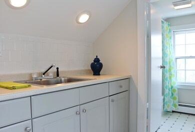 27 Brewster St unit 3, Provincetown, MA 02657 - photo 6
