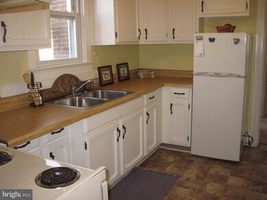 121 W Lancaster Ave, Downingtown, PA 19335 - photo 4