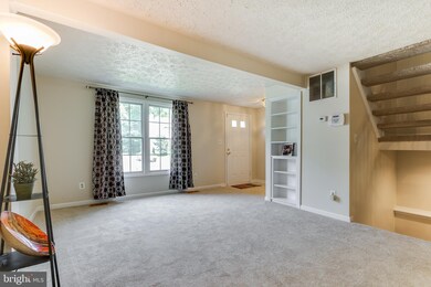 3594 Wharf Ln, Triangle, VA 22172 - photo 6