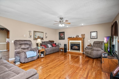 615 Fox Run Ln, Lafayette, TN 37083 - photo 2