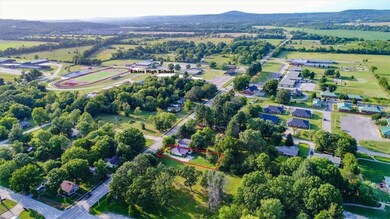 198 N Center St, Elkins, AR 72727 - photo 2