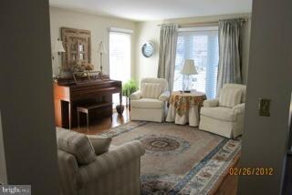 20860 Channel Ct, Sterling, VA 20165 - photo 2