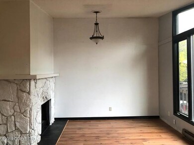 022-023735 Living Room