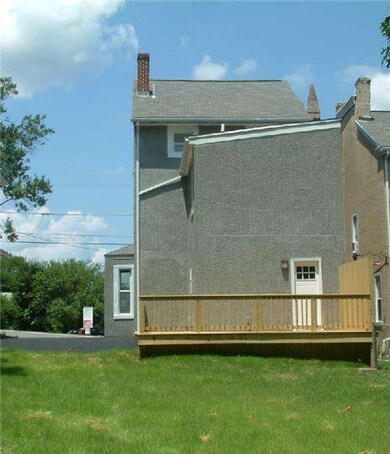 154 Chestnut St, Spring City, PA 19475 - photo 4