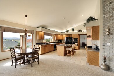 5 Terrific Flow to Kitchen