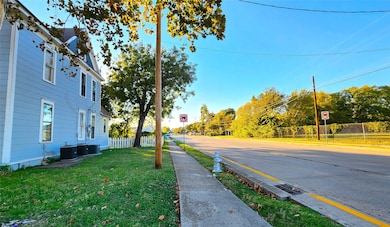 145 N Kealy Ave unit 1, Lewisville, TX 75057 - photo 4