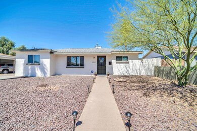 8842 N 28th Dr-5