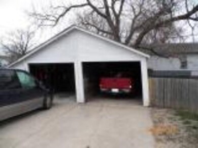 1107 W 6th St S, Newton, IA 50208 - photo 3