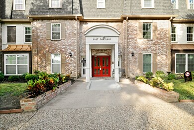 This captivating Condo boasts a grand curbside app