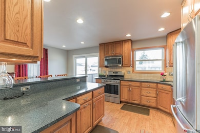 418 Portland Dr, Broomall, PA 19008 - photo 4