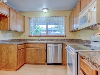 2423 SW 23rd St, Troutdale, OR 97060 - photo 7