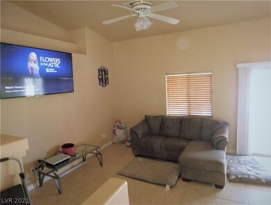 FAMILY ROOM OFF KITCHEN CEILING FAN