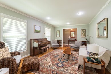Hardwood Floors, crown molding