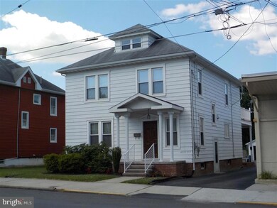 228 N Queen St, Littlestown, PA 17340 - photo 2