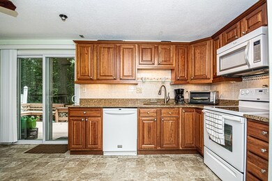 144 Thissell Ave unit 1, Dracut, MA 01826 - photo 6