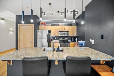 601 E Ogden Ave unit 405, Milwaukee, WI 53202 - photo 5