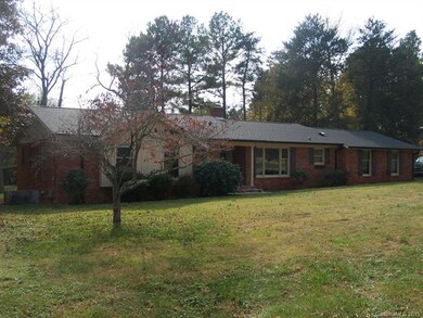 402 Beverly Dr, Statesville, NC 28625 - photo 5