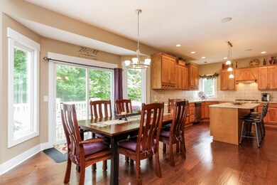 008-Dining_Room-3280831-medium