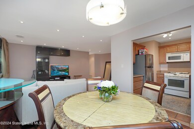 84 Nancy Ct unit 8084, Staten Island, NY 10306 - photo 6