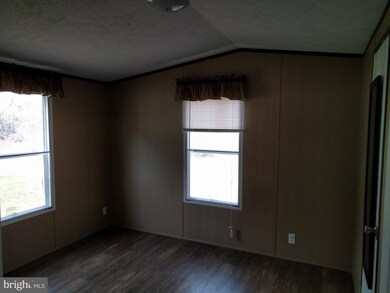 136 Flint Run Ln, Bentonville, VA 22610 - photo 3