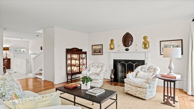 172 Field Point Rd Apt 2-print-020-017-0