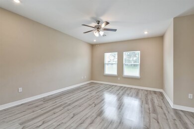 7902 Willow St, Houston, TX 77088 - photo 4