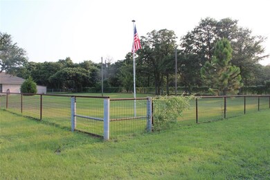 7800 Laura Ln, Burleson, TX 76028 - photo 3