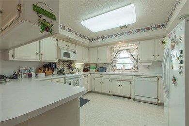 1221 NE 27th St, Moore, OK 73160 - photo 5