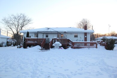 131 Shadetree Rd, Shavertown, PA 18708 - photo 2