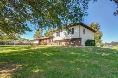 962 Meadowview Dr-10