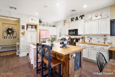09-Kitchen