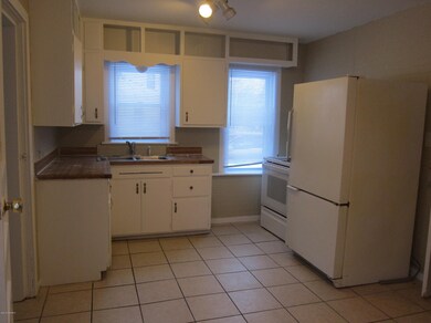 full kitchen, 1132 Clover