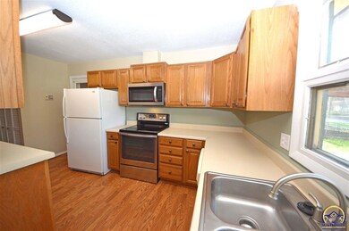 1533 SW 23rd Park, Topeka, KS 66611 - photo 5