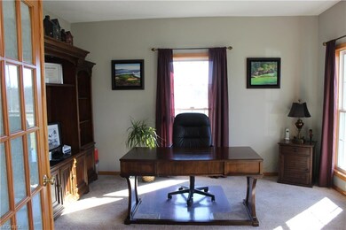 Everyone can appreciate a great 1st floor Office. 