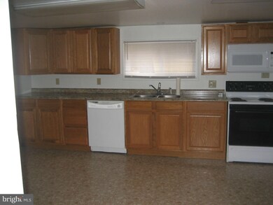 322 E Franklin St, Hagerstown, MD 21740 - photo 2